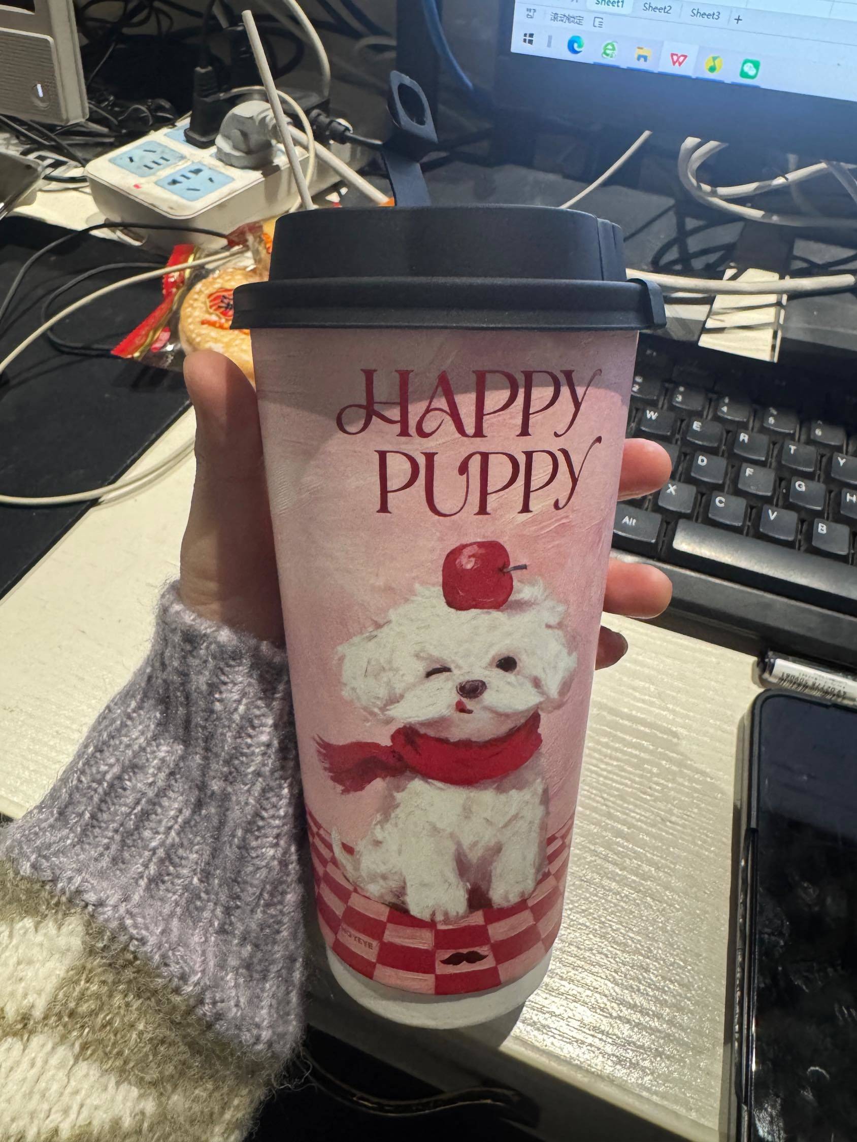 上班时的忙里偷闲～ 萌宠日常  一杯