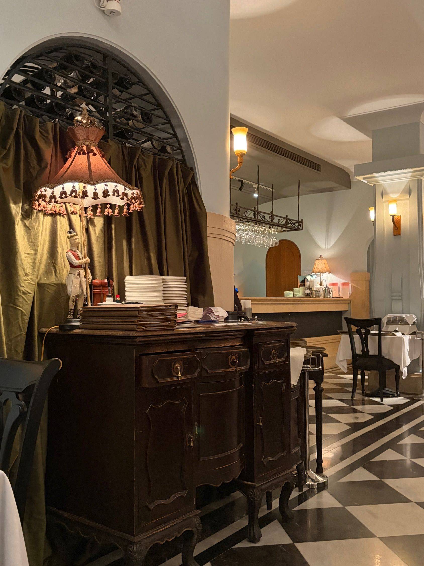 发现一个美丽餐厅～_1