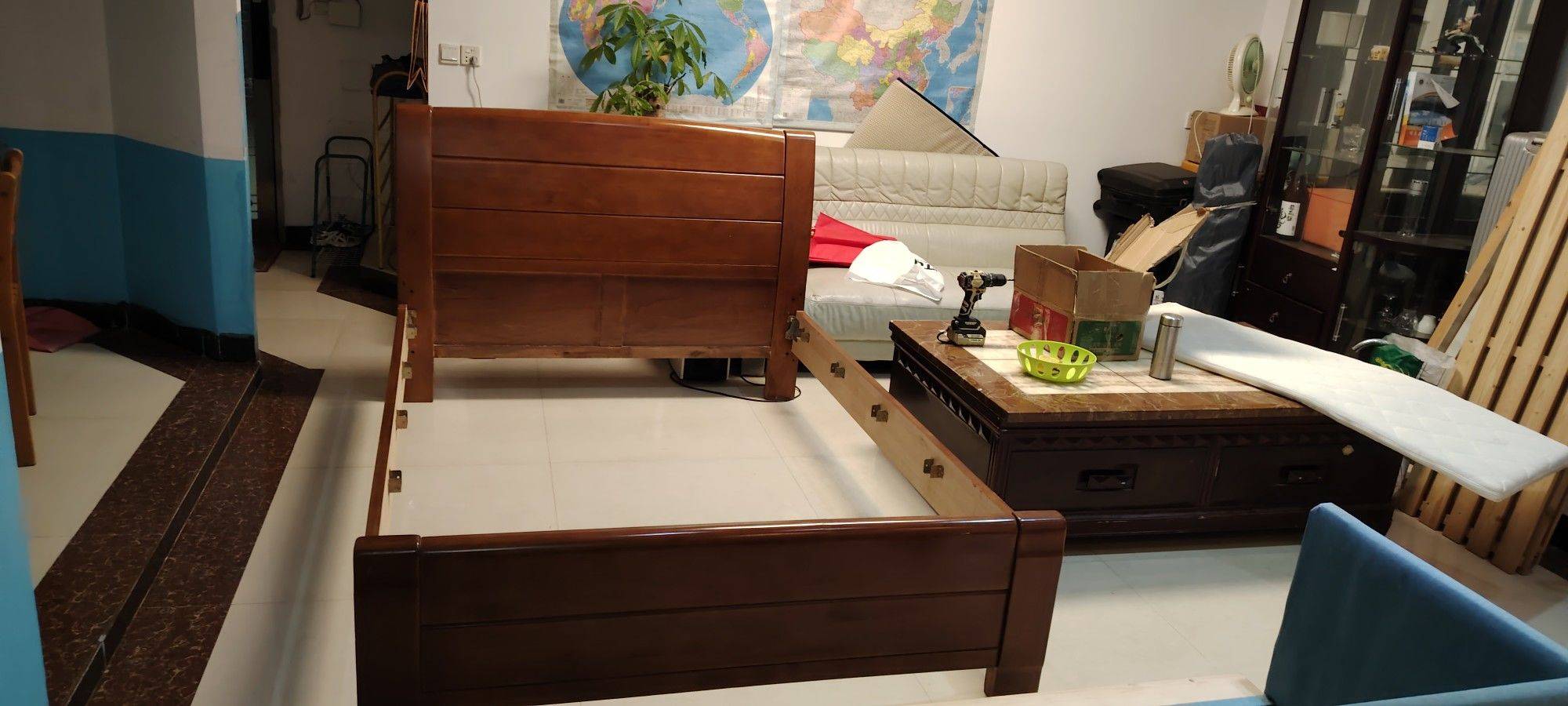 九成新实木床加床垫，需要的抓紧联系 搬