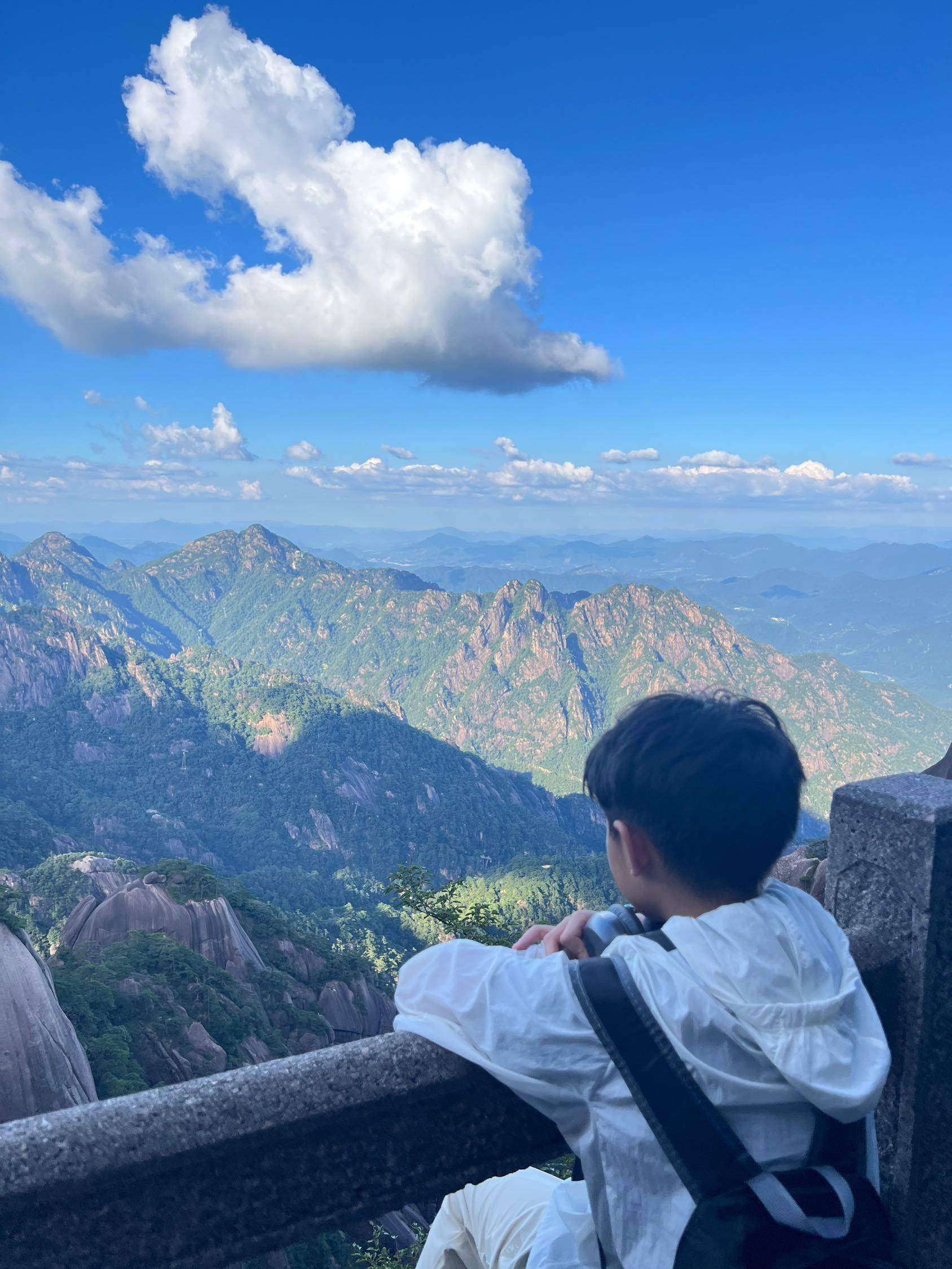 在路上成长 自由生命力  山巅远眺 