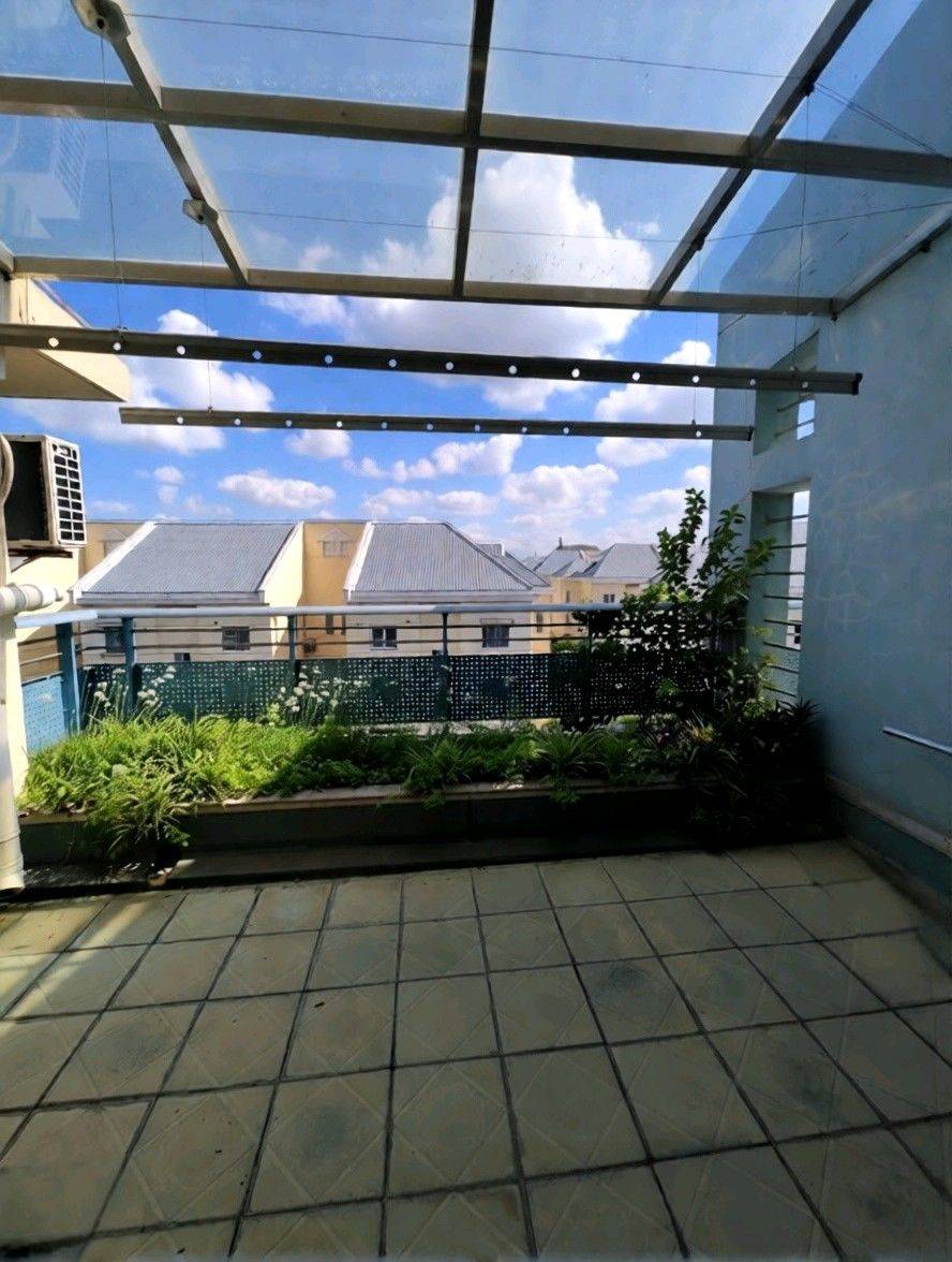 张江6楼复式楼顶花园，有女生搭子吗_4