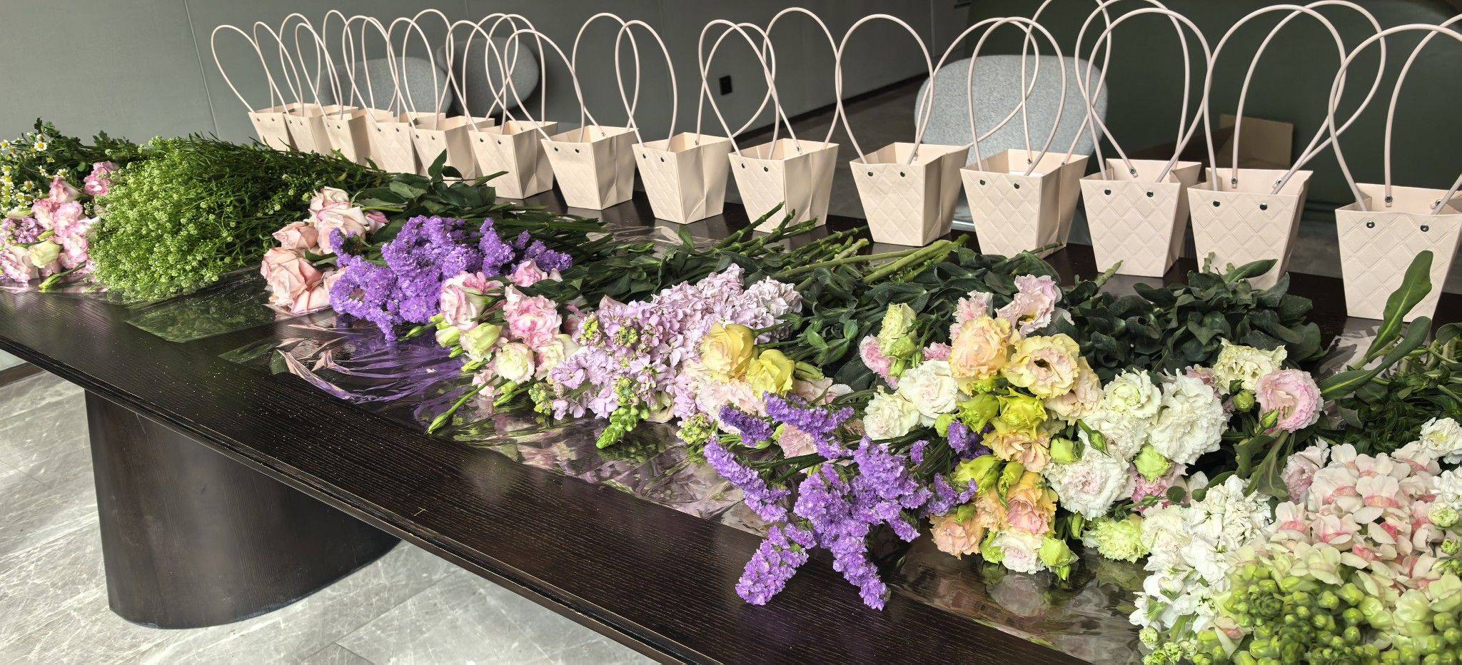 鲜花 花束  鲜花铺展  花艺准备