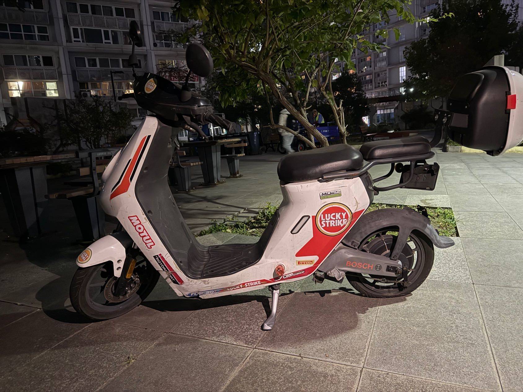 出个人限制电动车，小牛，续航40km
