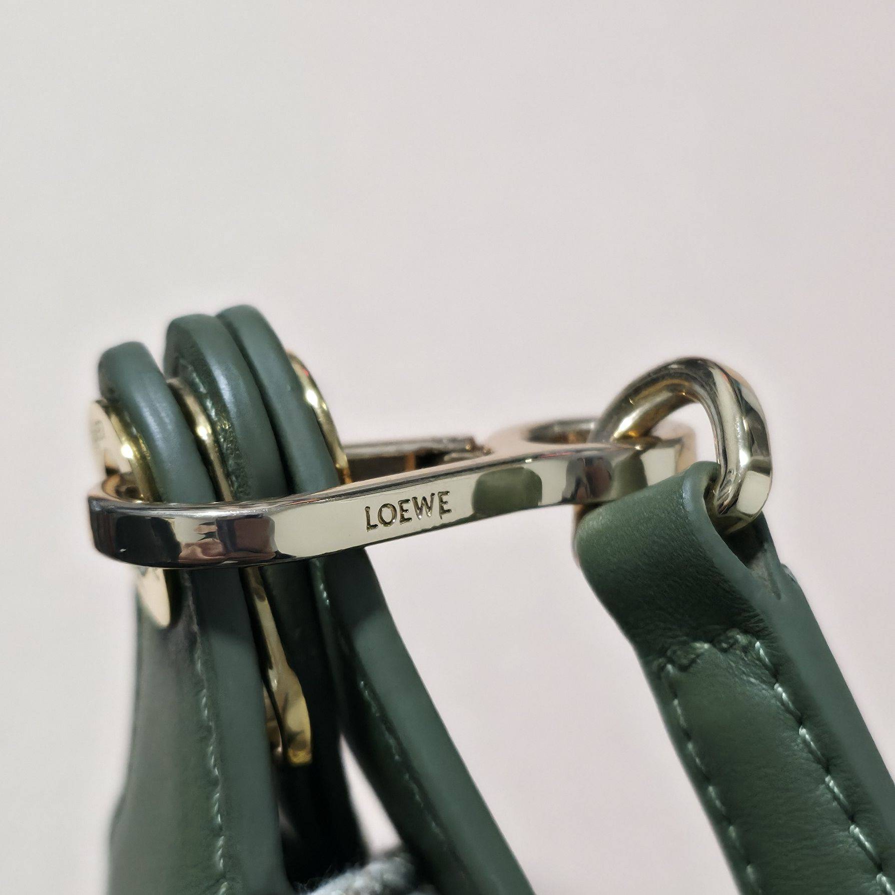 Loewe月亮包便宜出_3