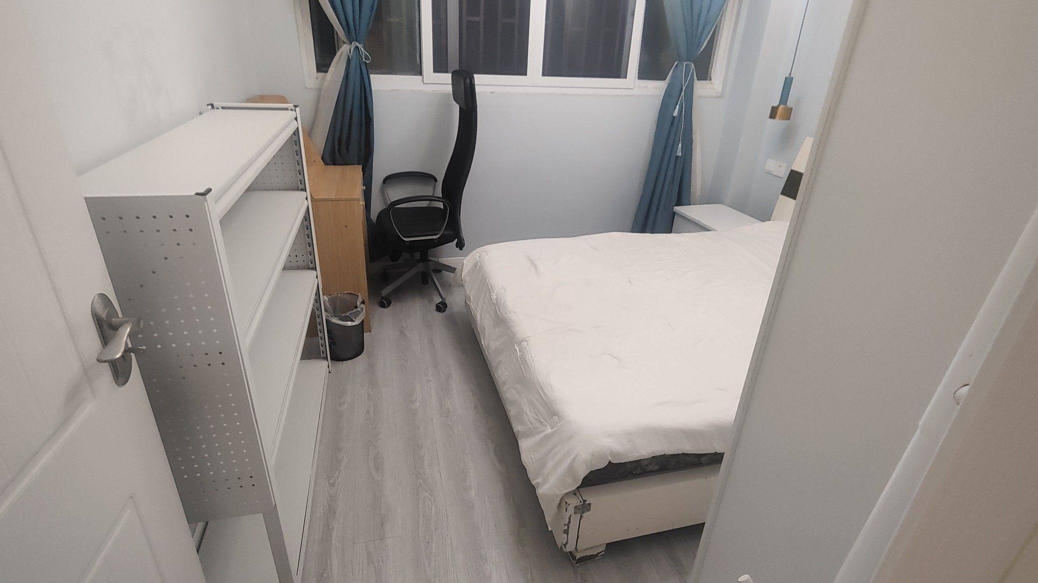 找女室友，短租长租都可以，地铁站旁