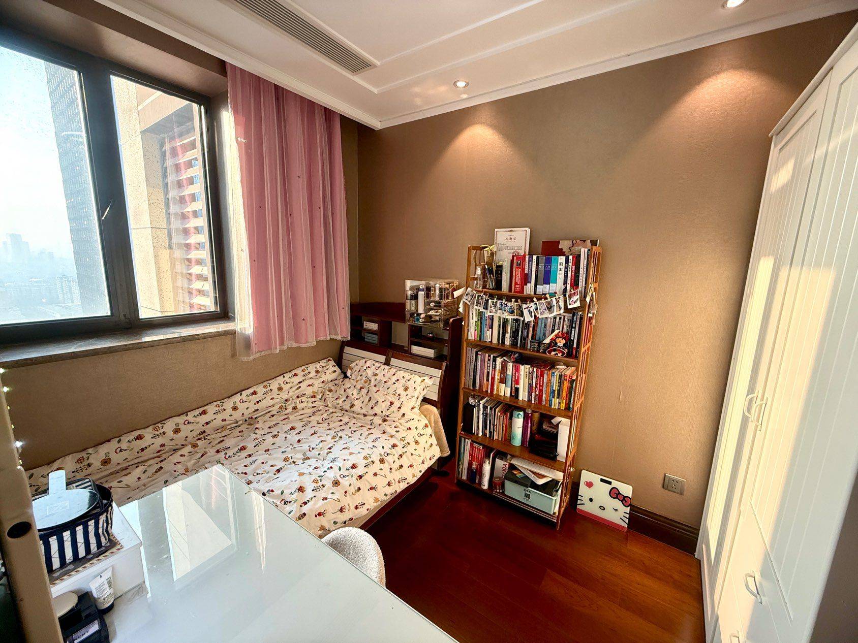 在线蹲室友……