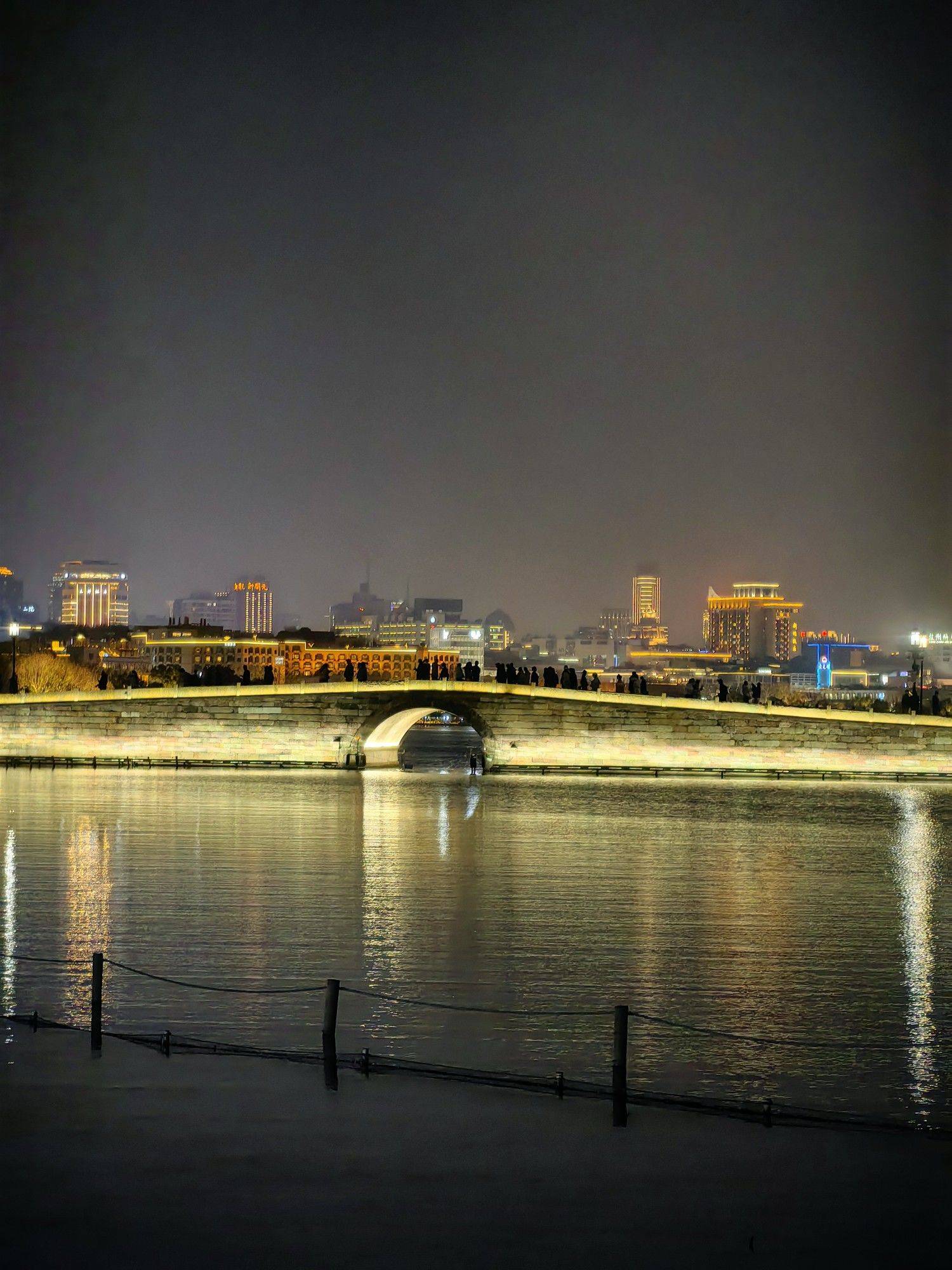 你有多久没有逛夜晚的西湖了？_2