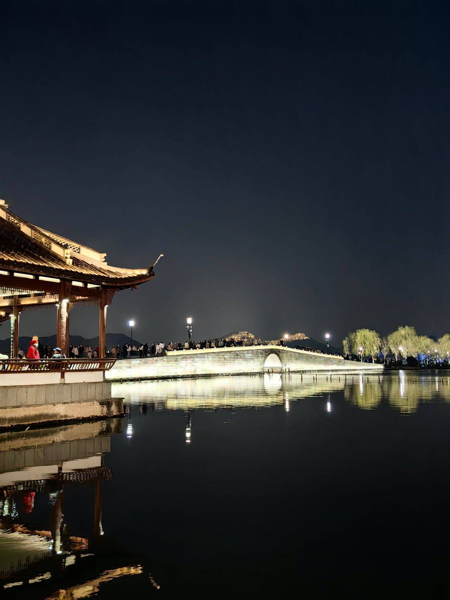 你有多久没有逛夜晚的西湖了？_4