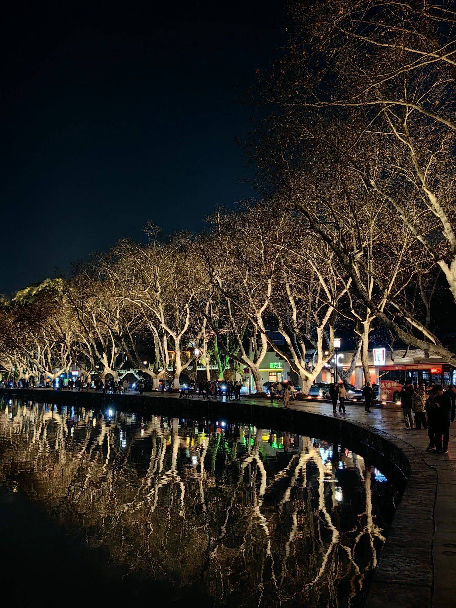 你有多久没有逛夜晚的西湖了？_3