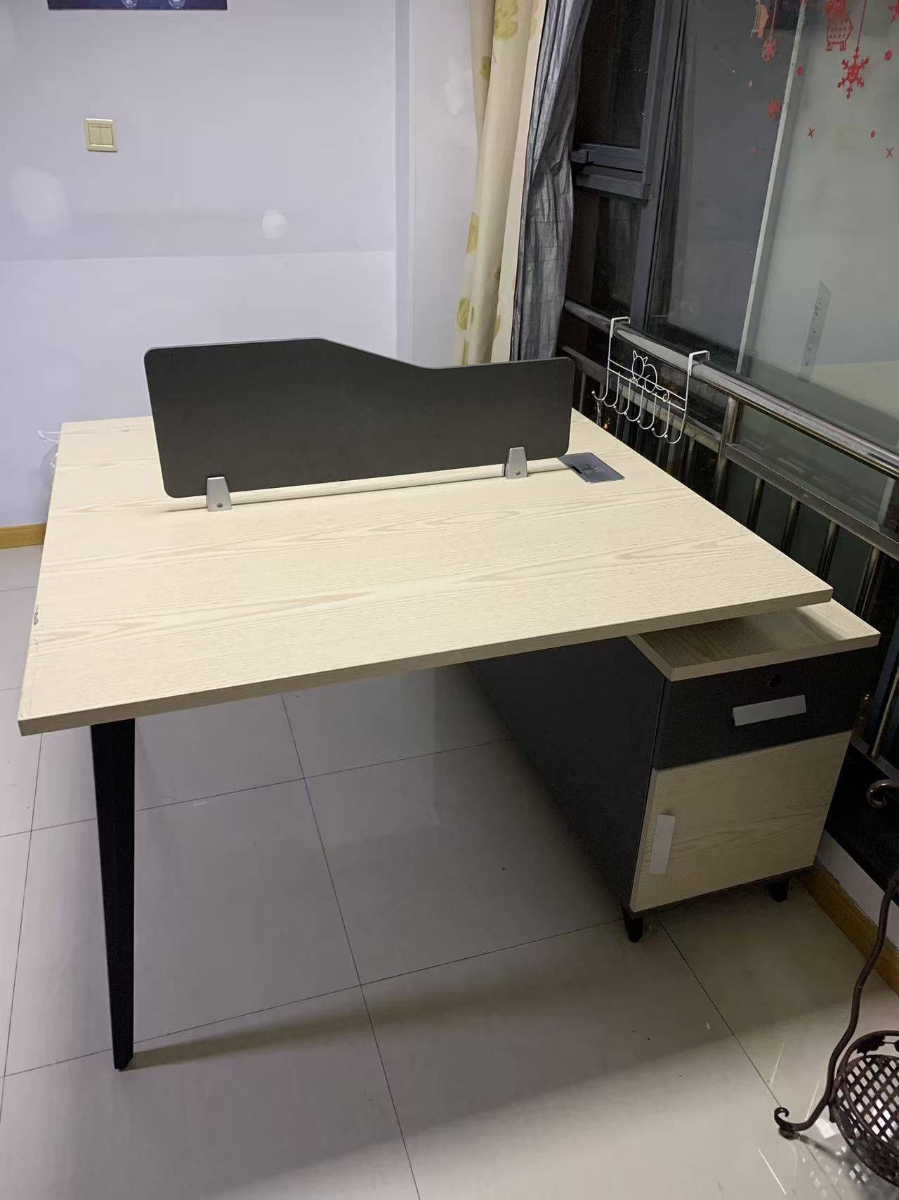 出双面办公桌，实木材质，结实耐用，桌面宽_1