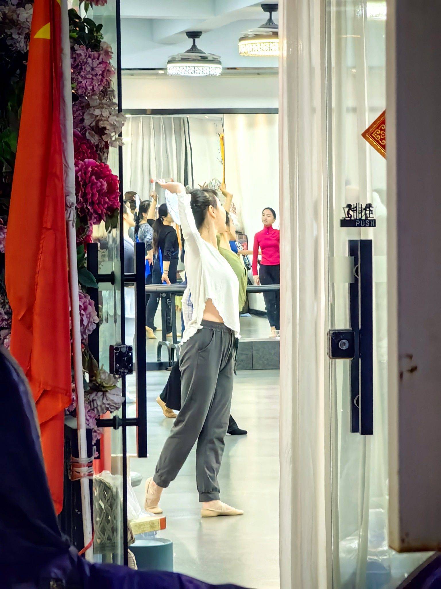 保利天悦颐景花园附近的民族舞培训_1