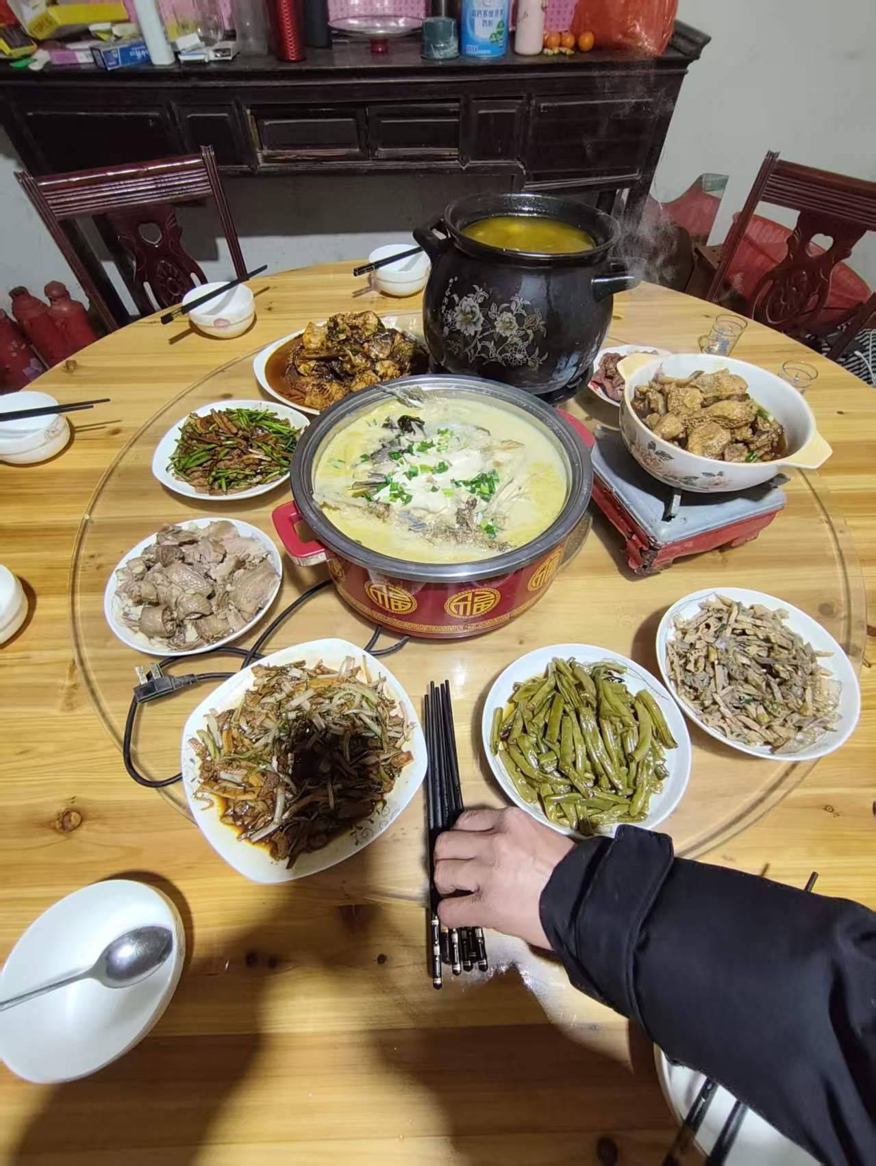 屋里有单间房出租，小区是汉欣苑
大范围位