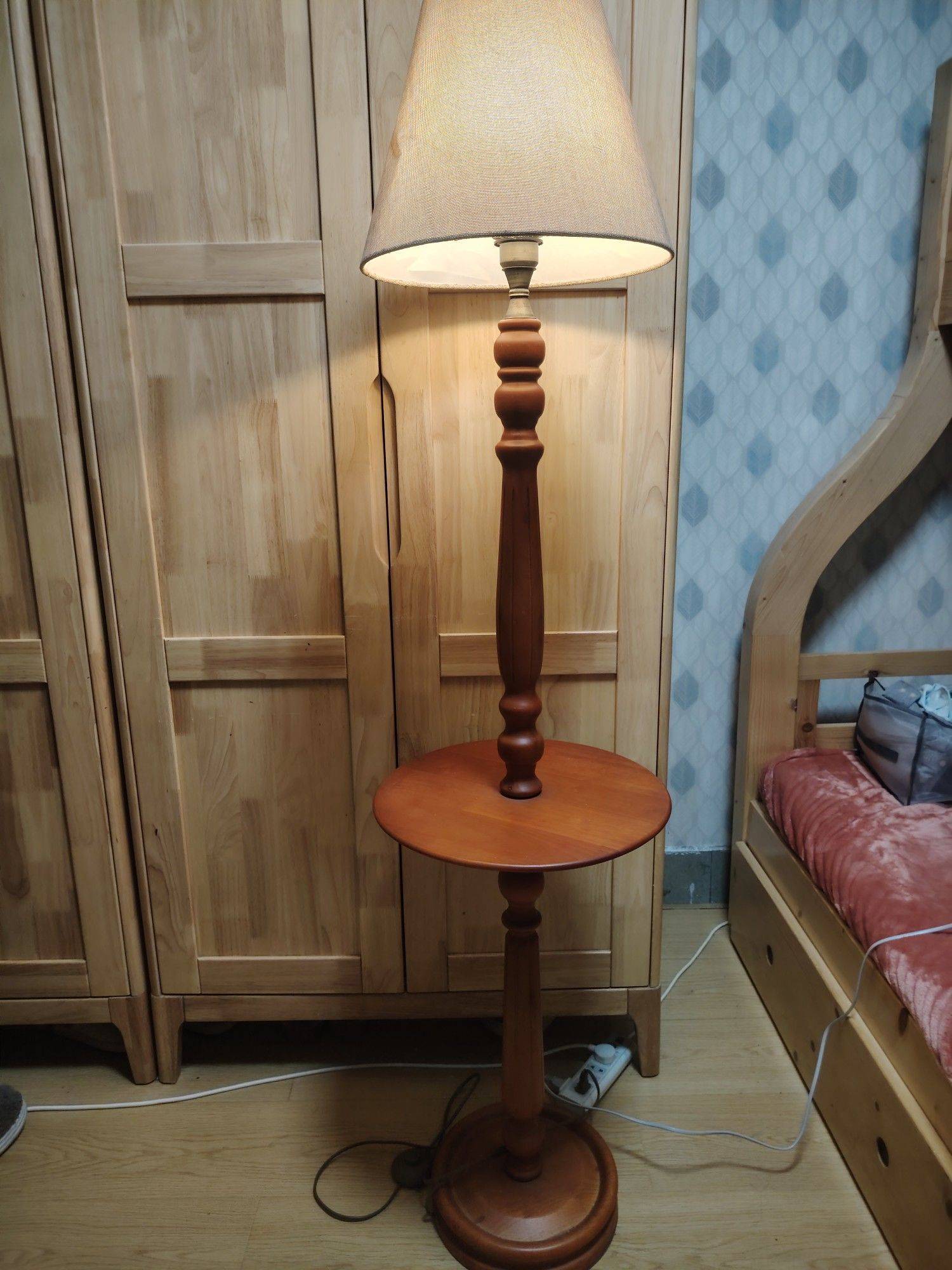  我心爱的小角落  落地灯  木制