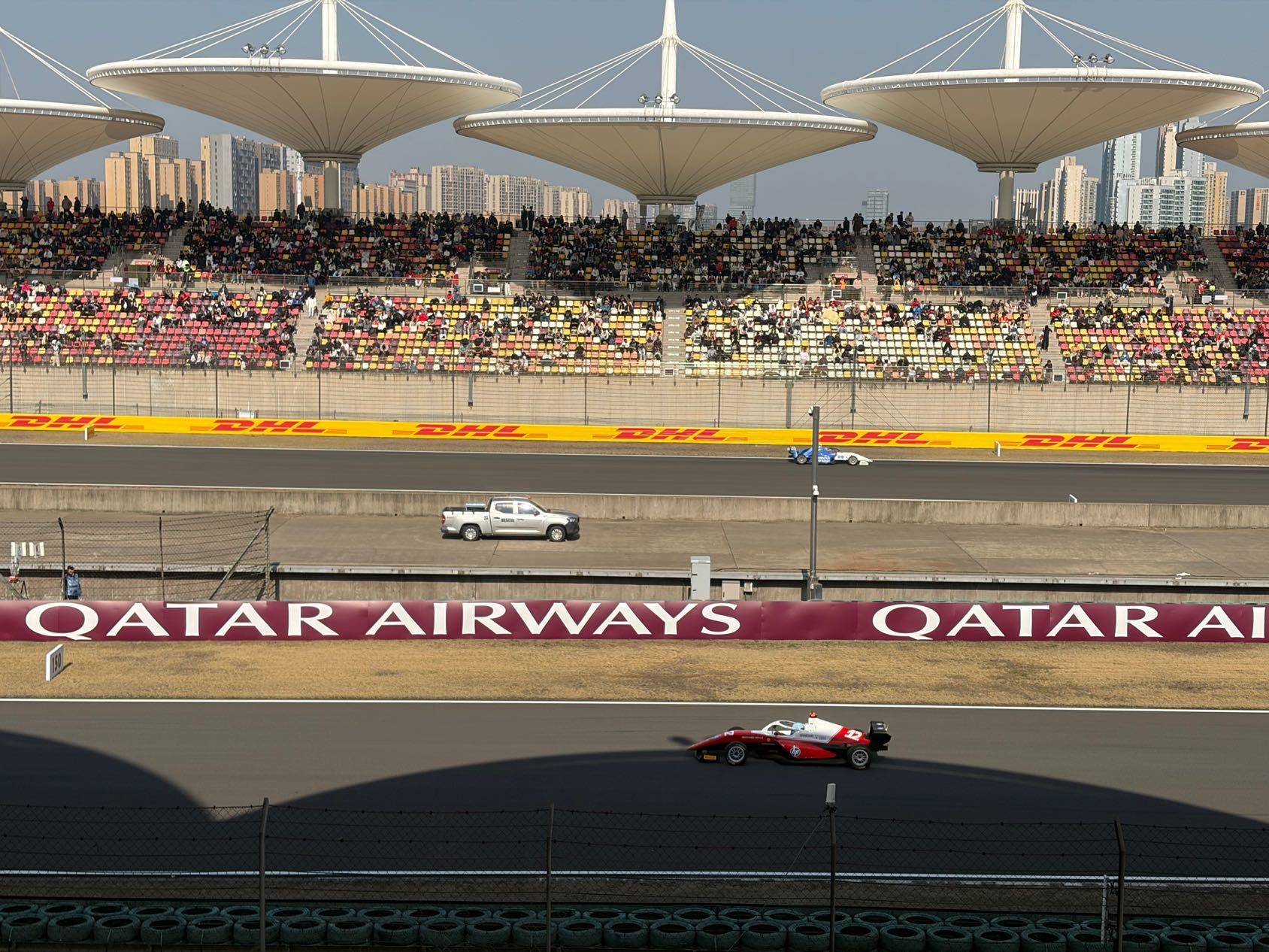 赛车飞驰  赛道激情  速度与激情