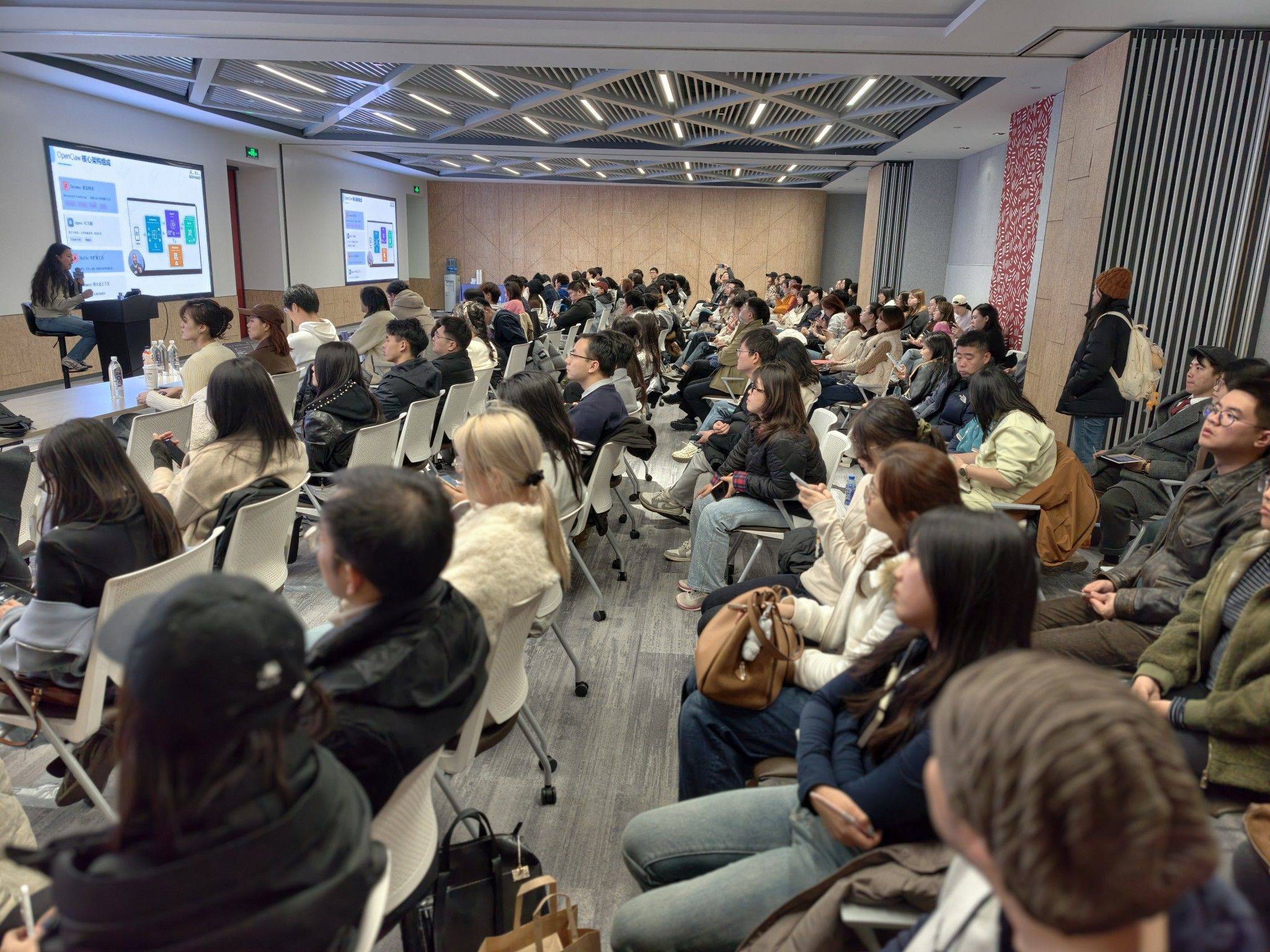 客厅举办的AI人文科技应用交流会圆满_1