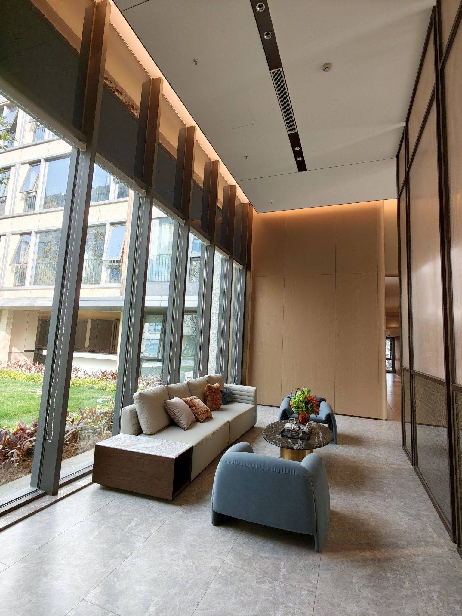 早起搬砖的一天开始啦_2