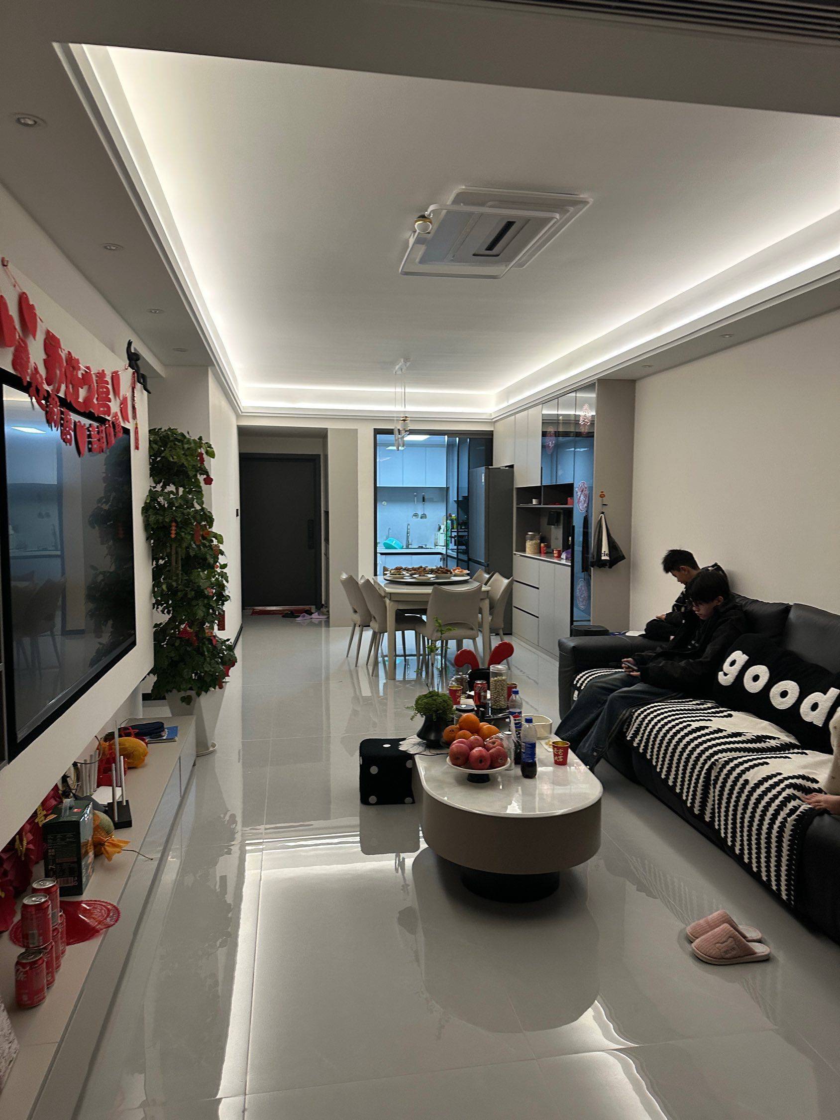 有没有高档一点的三室一厅啊！三个房间不要