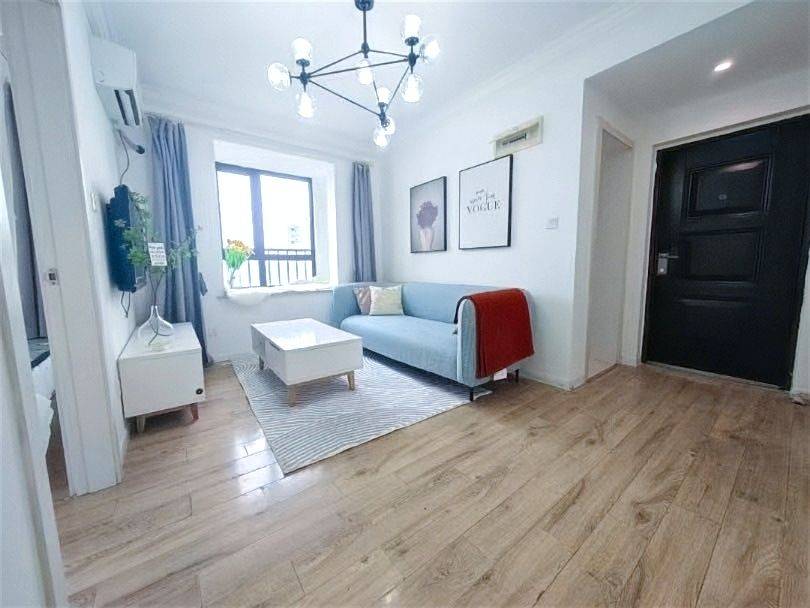 蹲女室友一位，小区环境好，  高层精装修_2