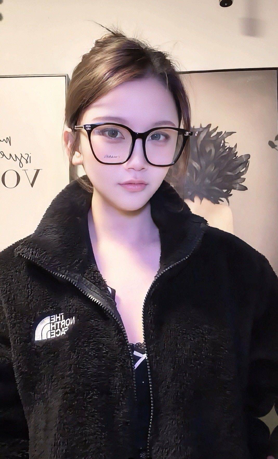 蹲女室友一位，小区环境好，  高层精装修