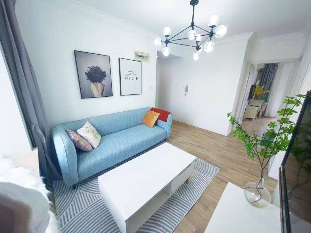 蹲女室友一位，小区环境好，  高层精装修_1