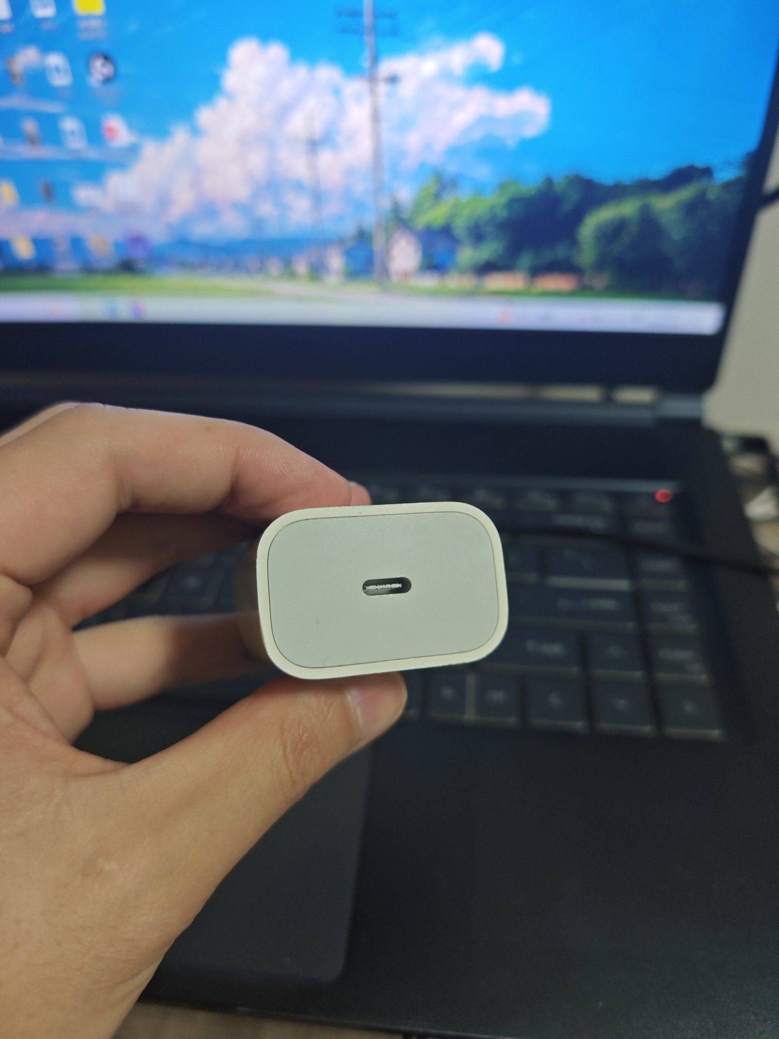 一个20w的苹果充电器头_2