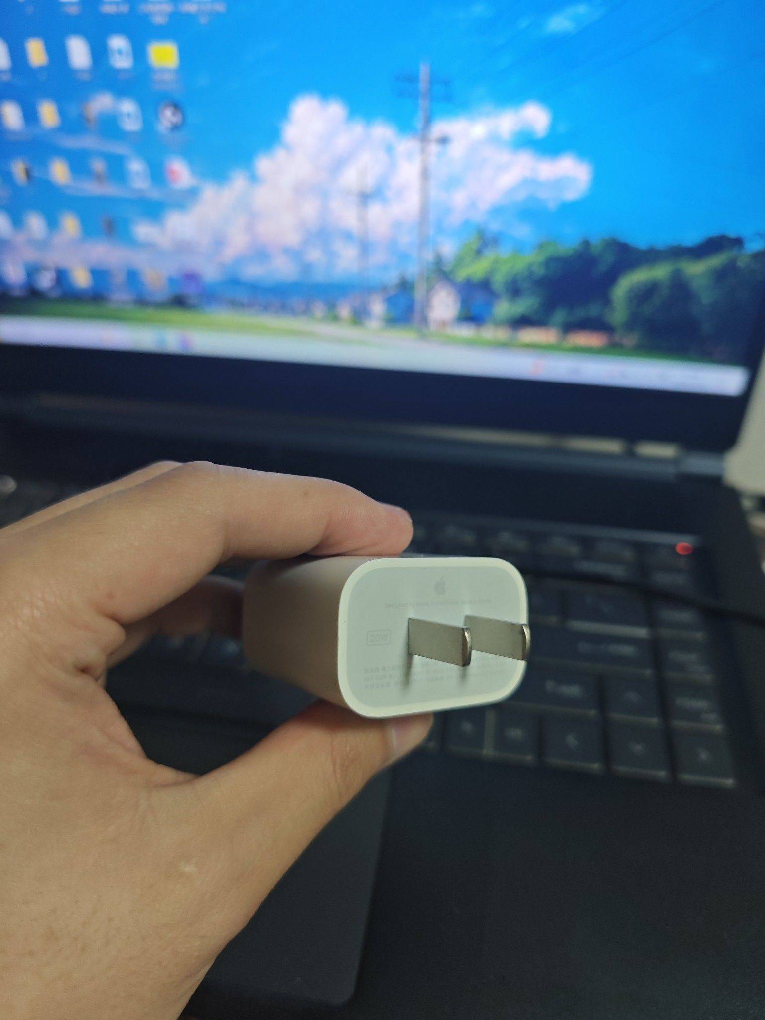 一个20w的苹果充电器头_1