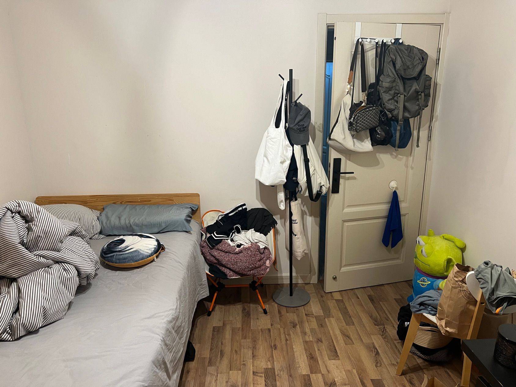 镇坪路3.4.7地铁附近小次卧出租，仅日租短租_1