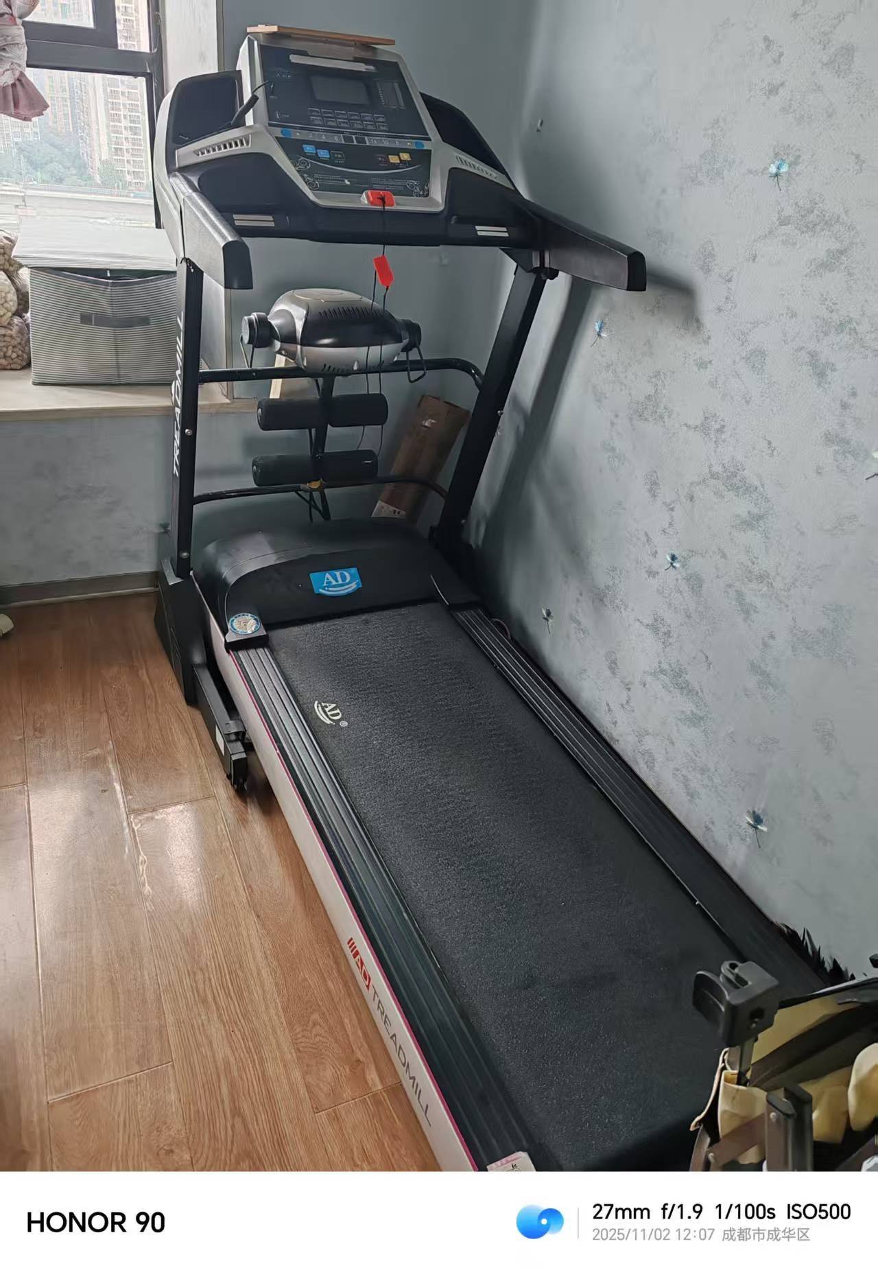 因搬家带不走，出售85成新跑步机一台