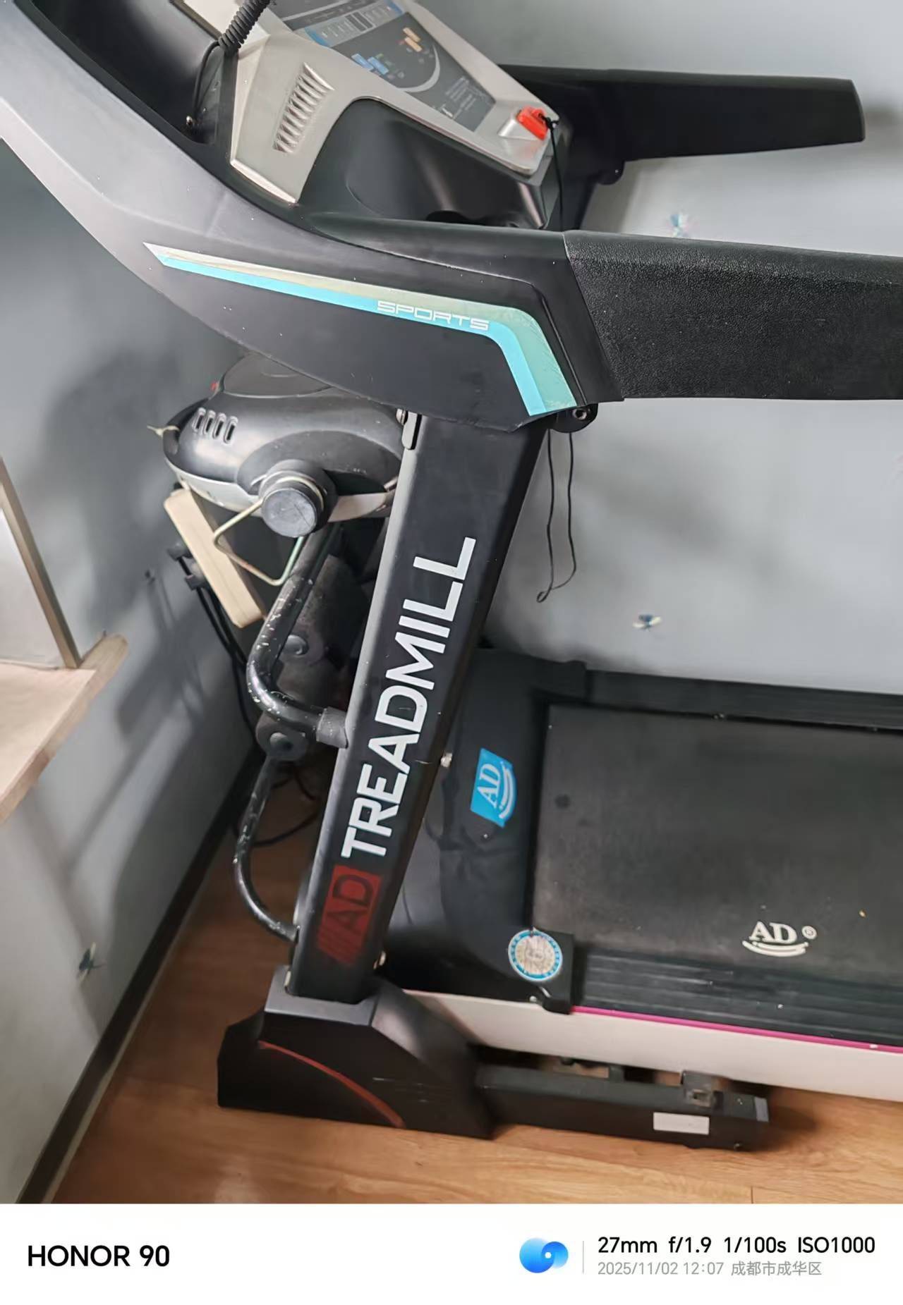 因搬家带不走，出售85成新跑步机一台_2
