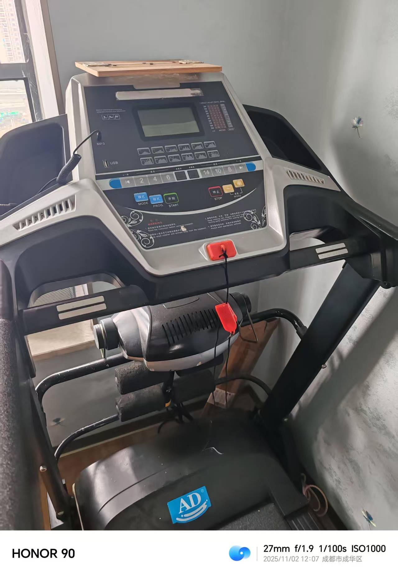 因搬家带不走，出售85成新跑步机一台_1