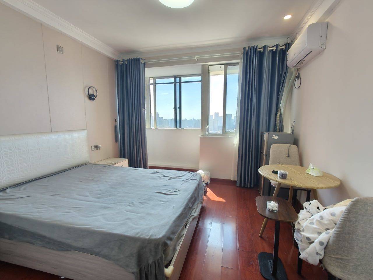 距离合肥站步行五分钟，距离公交站台和地铁