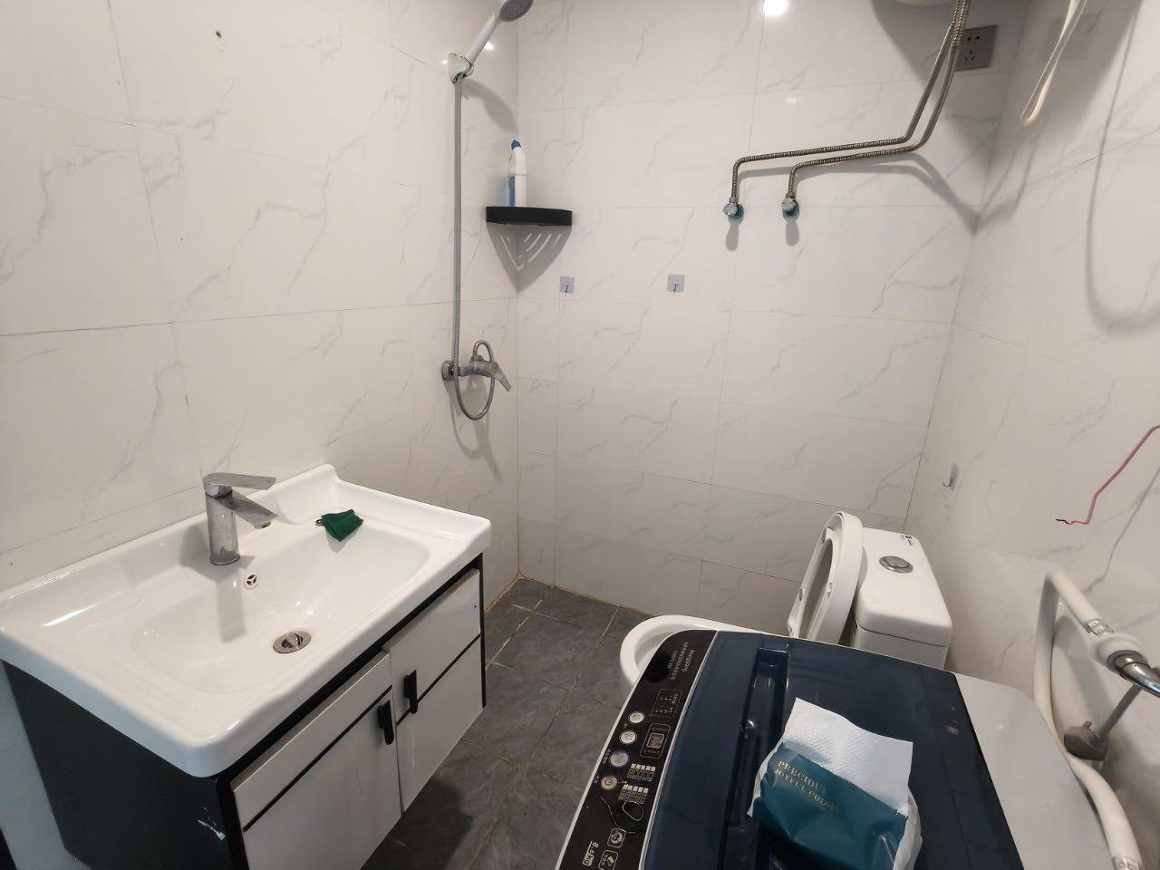 距离合肥站步行五分钟，距离公交站台和地铁_2