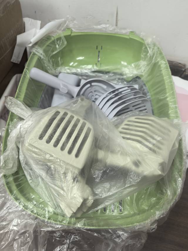 全新宠物用品打包出，要的来自提