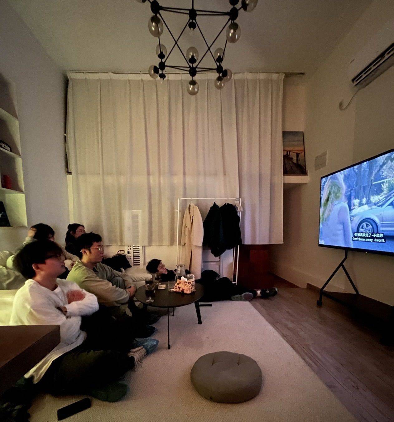 老洋房看电影《遇见世界》_2