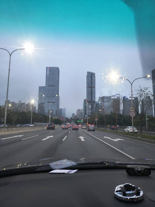 清明时节雨纷纷,有人急着离开