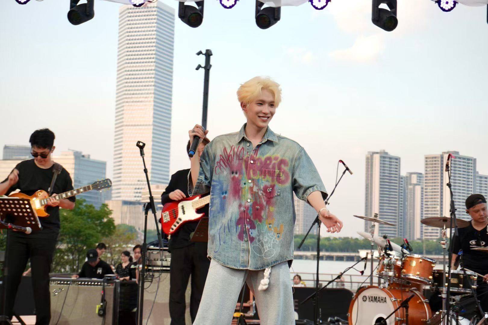 在上海，无租客看房的周末偶遇idol