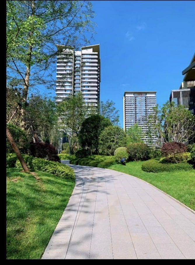 找个租客，公寓在6号线麓山大道地铁口，一