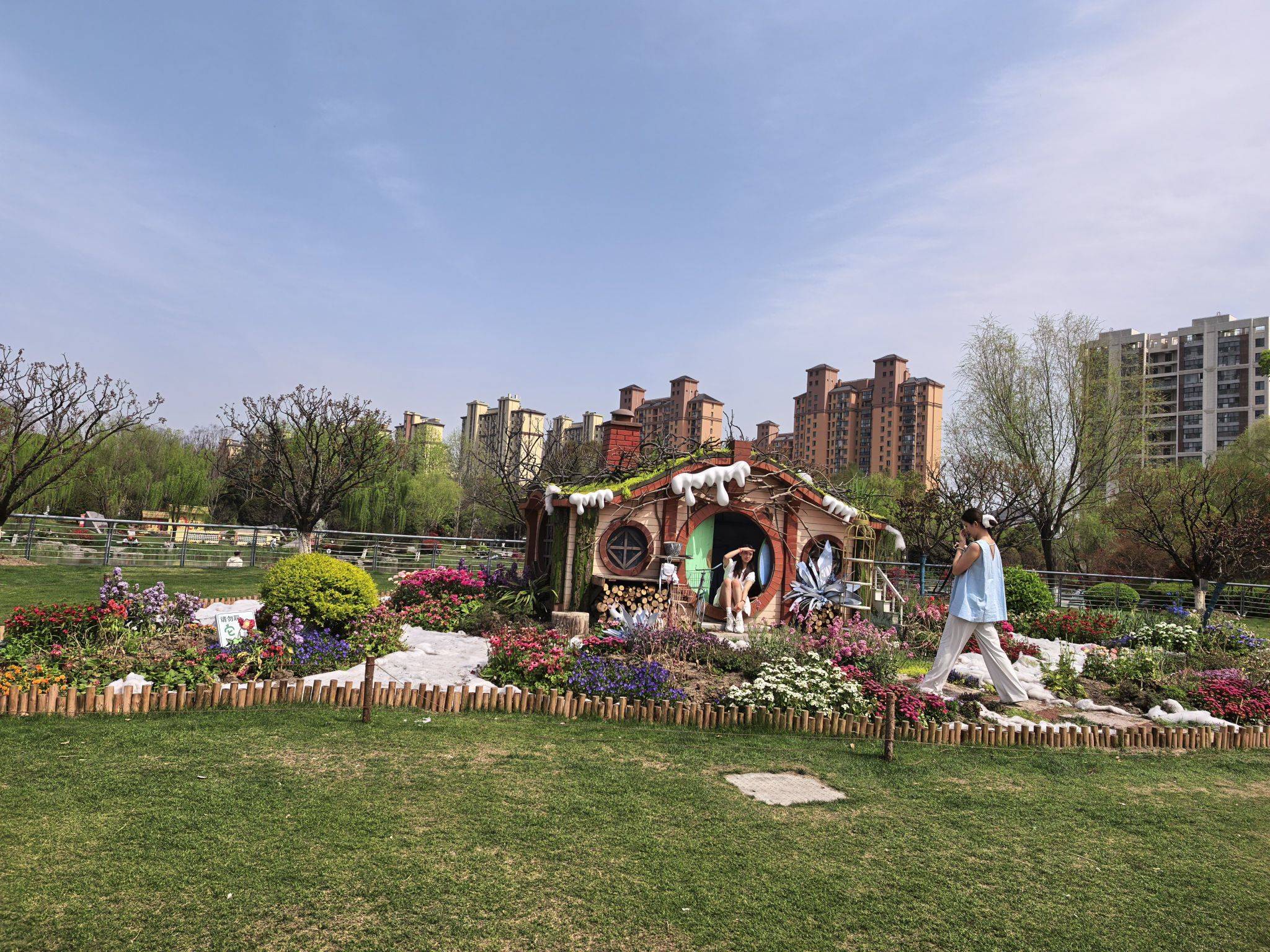 房东带你实地查看周边环境_2