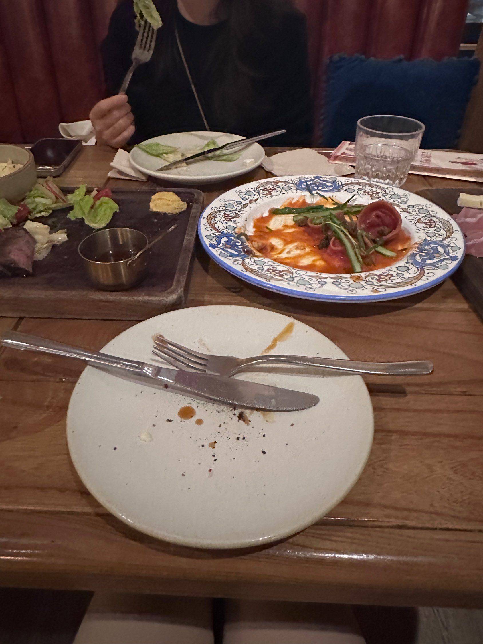 和姐姐一起出门吃饭啦