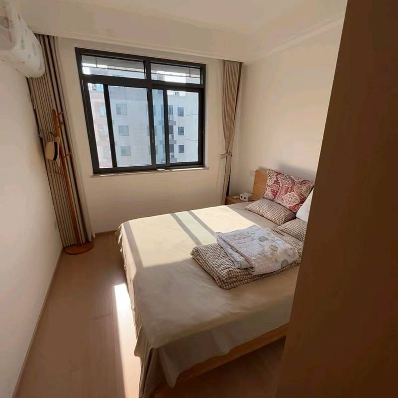 合租,一群人年轻人的共居社区_4