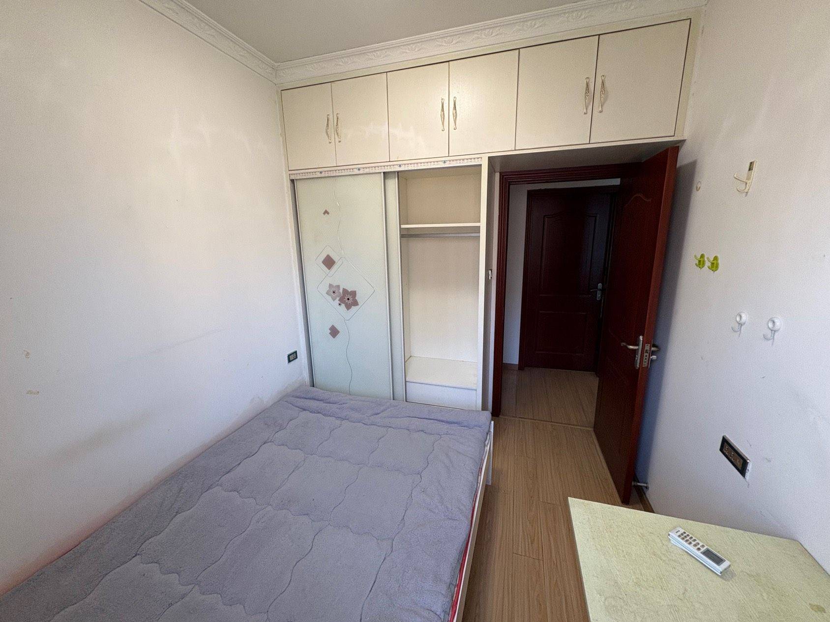 光谷金融港蹲室友_2