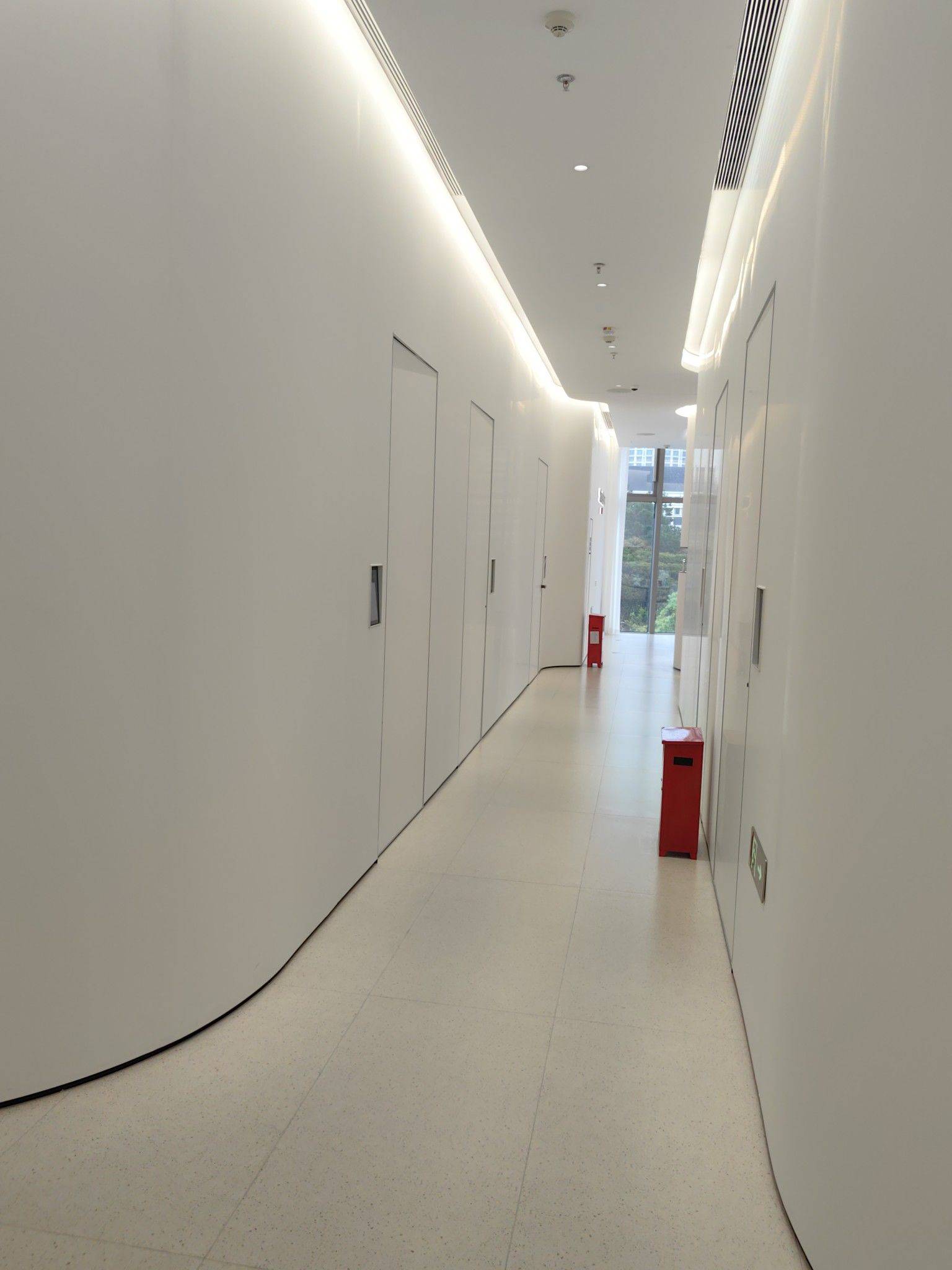 SwissGetal婕她，高端大气的线下门店_1