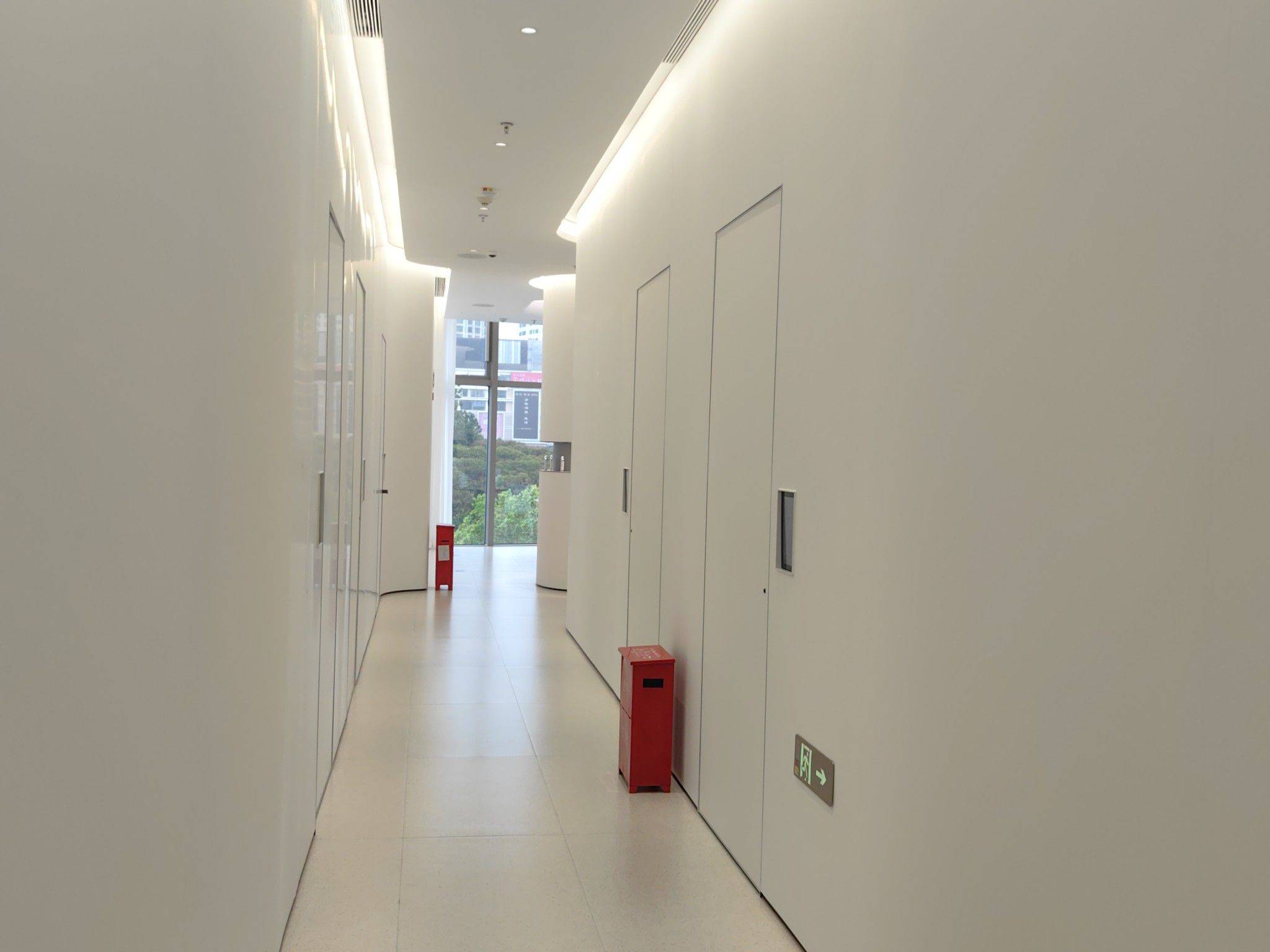 SwissGetal婕她，高端大气的线下门店_2