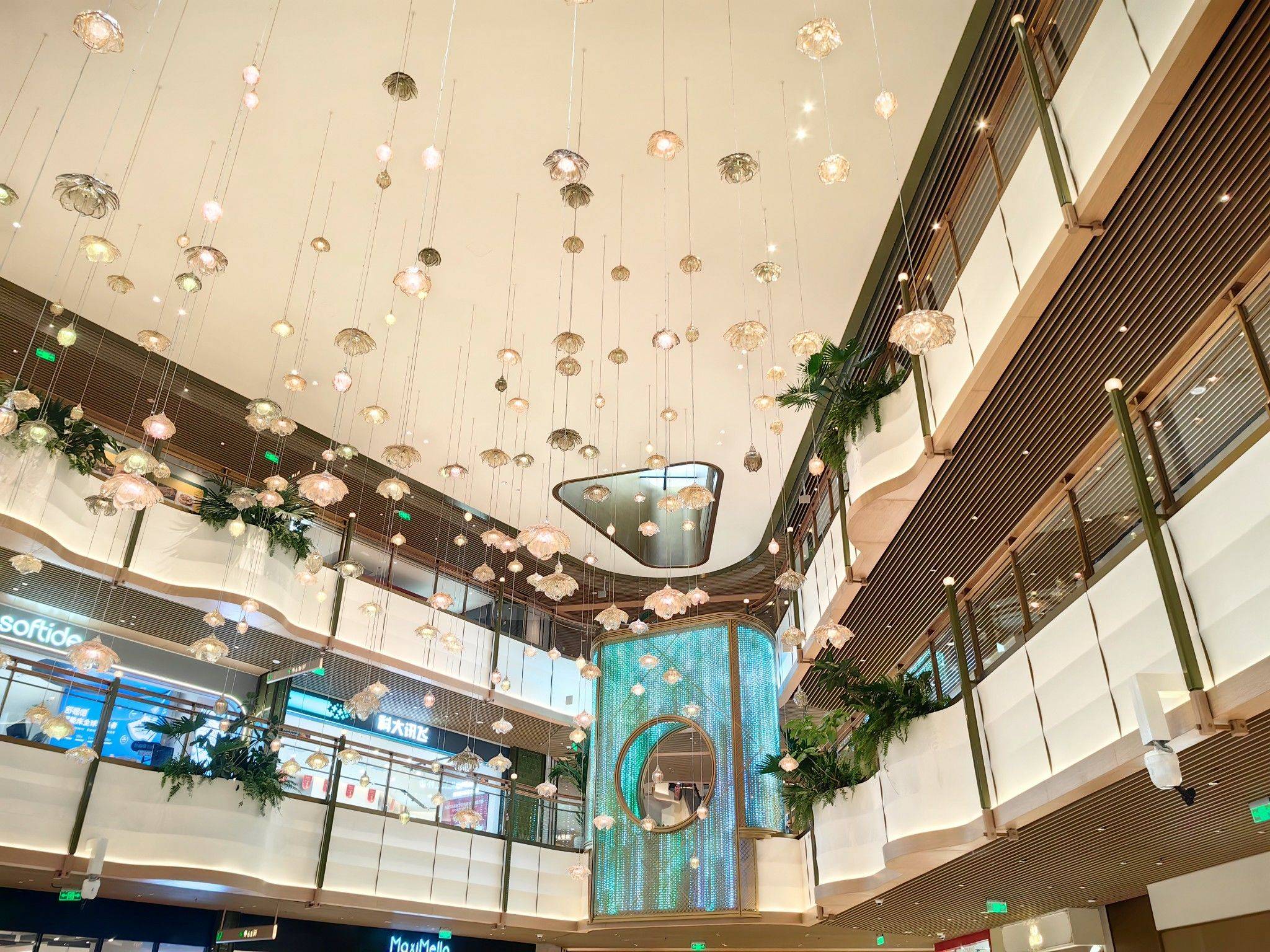 SwissGetal婕她，高端大气的线下门店