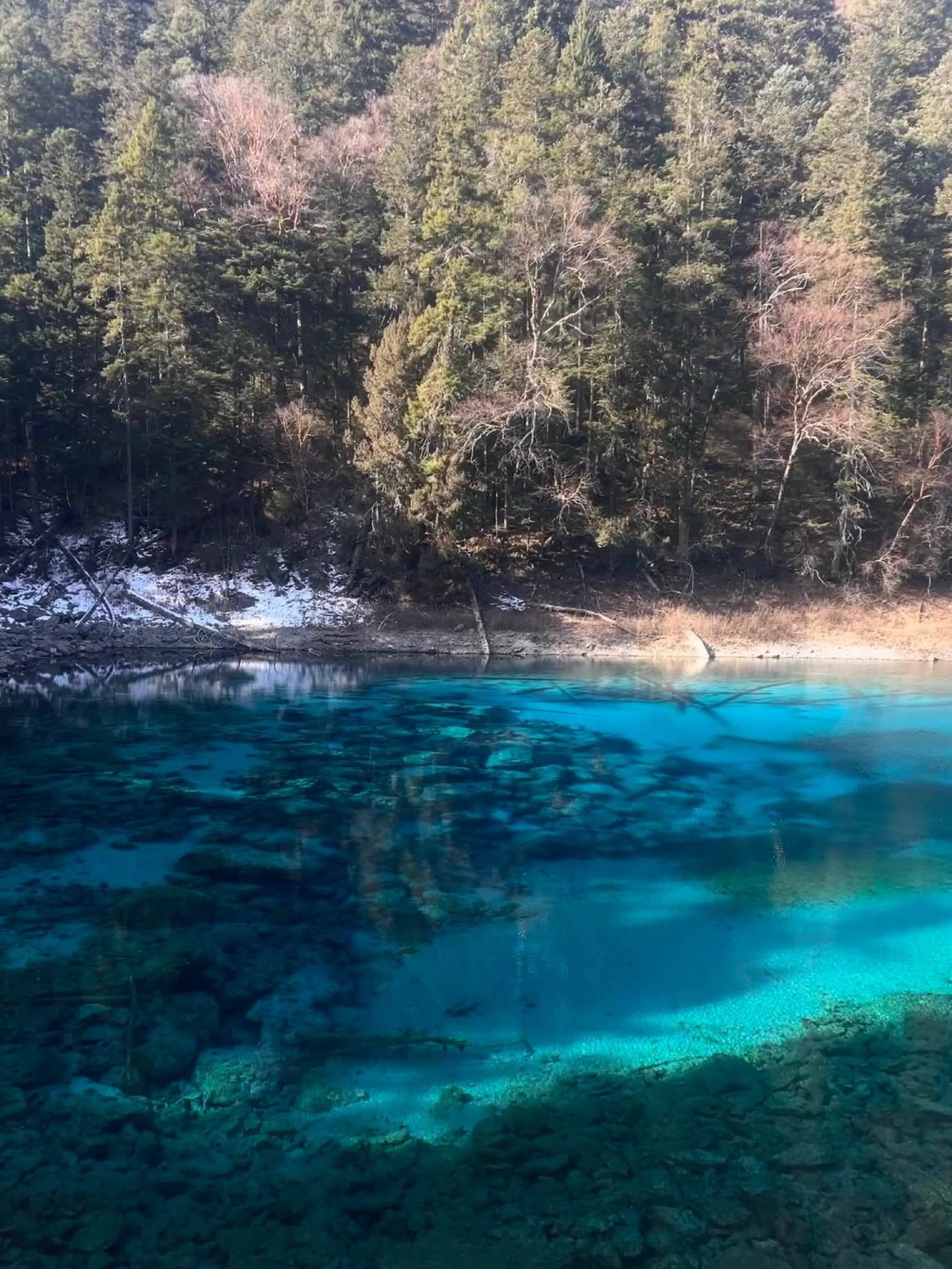 漫步大自然  湖水清澈  静谧山谷