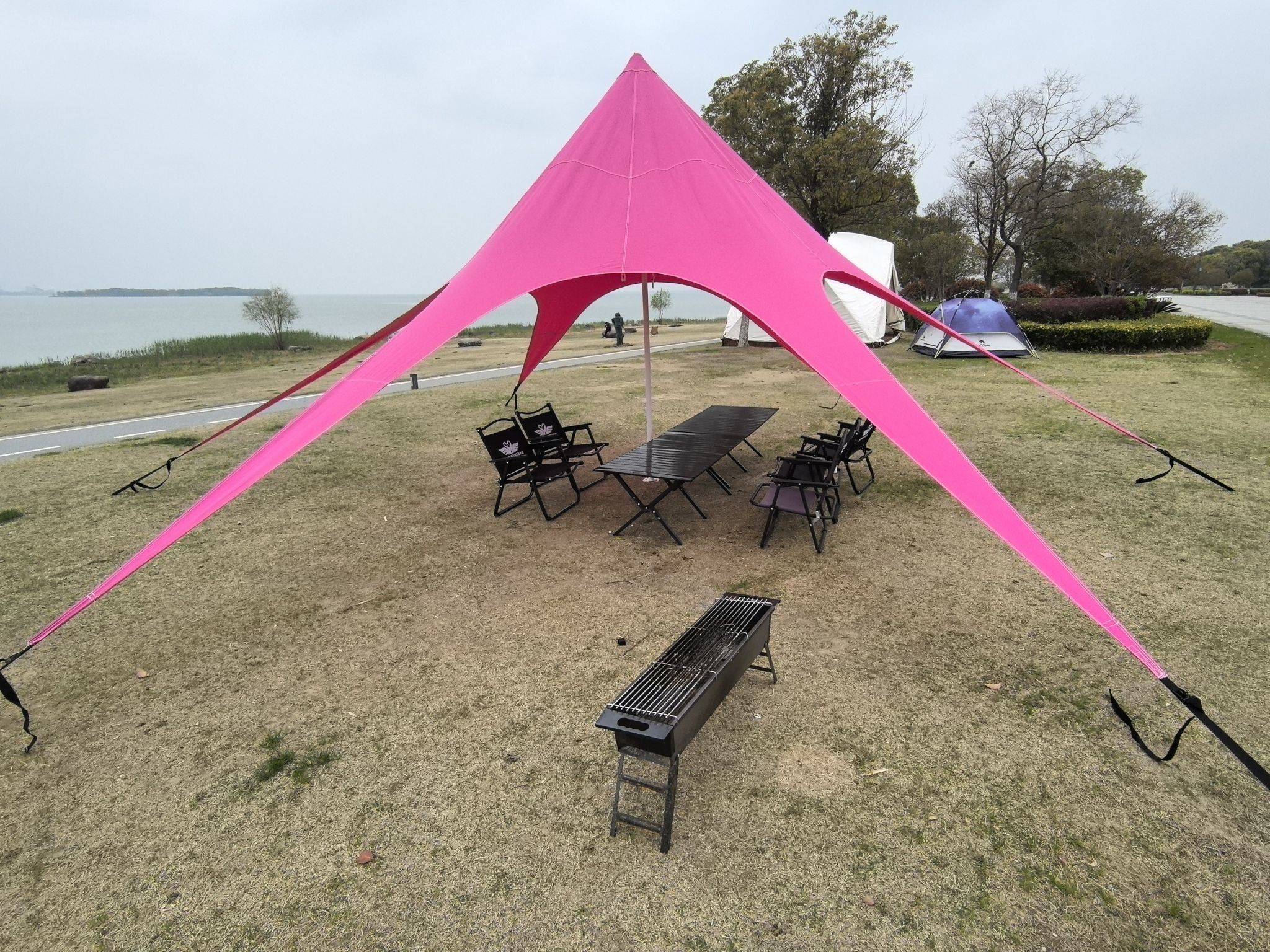 天鹅湖露营烧烤