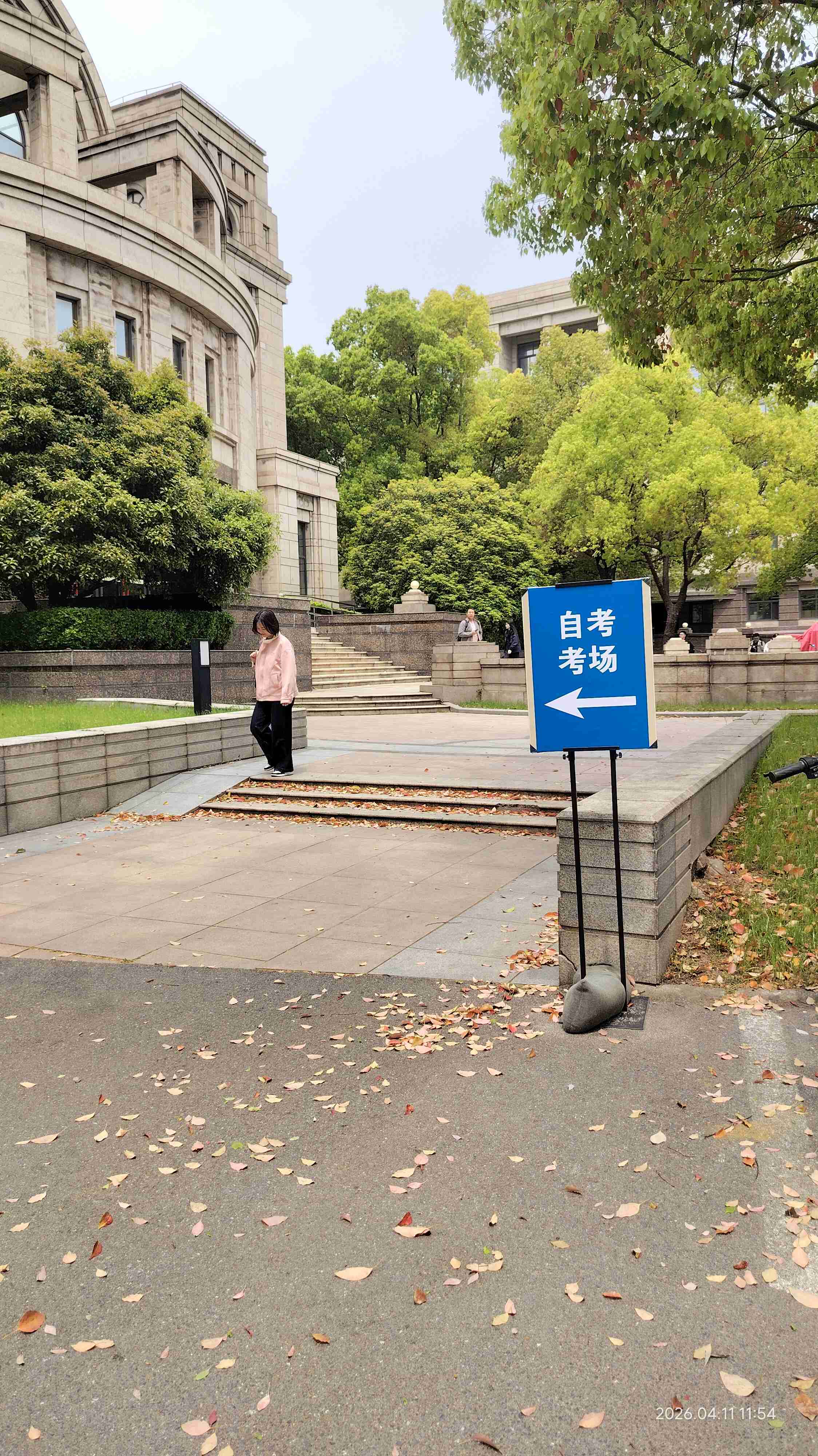 哈哈考一次少一次｜很好奇末尾那张图_0