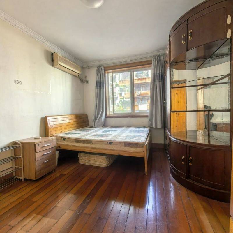 泰成花苑3房朝北的卧室转租2700元每月_1