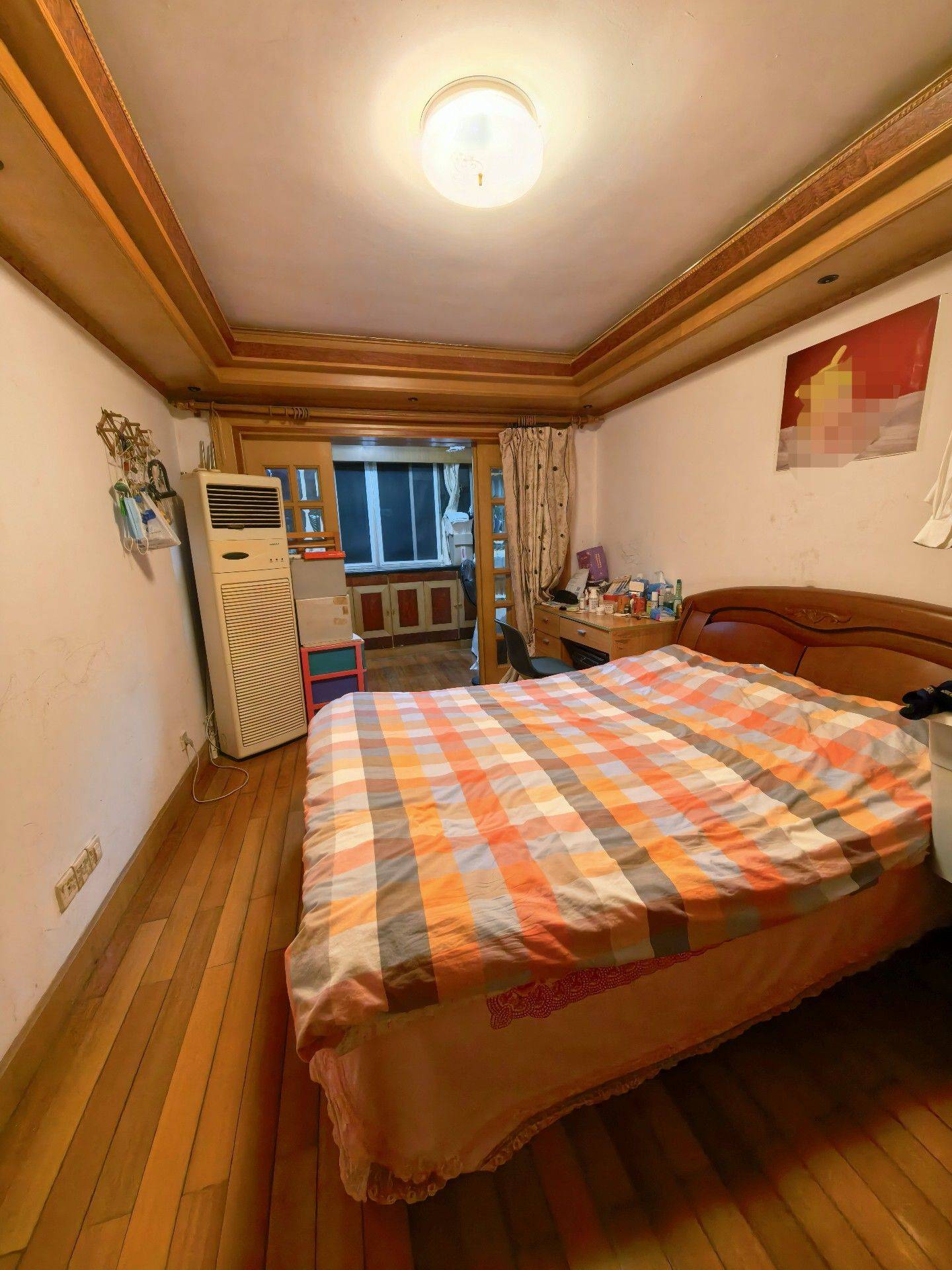 泰成花苑3房朝北的卧室转租2700元每月