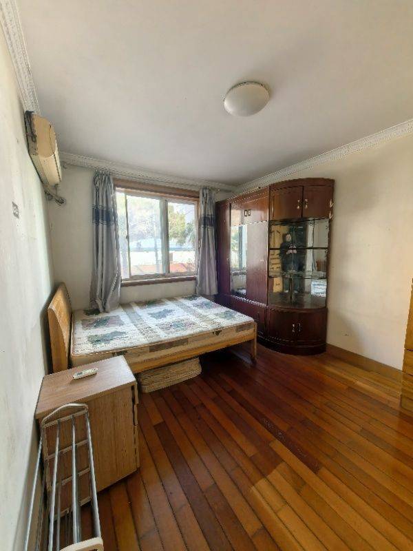 泰成花苑3房朝北的卧室转租2700元每月_4